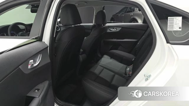 Kia The New K3 2nd generation 2023 Белый из Кореи, фото 2