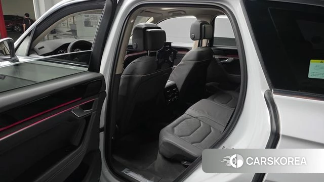 Volkswagen Touareg 3rd generation 2020 Белый из Кореи, фото 2