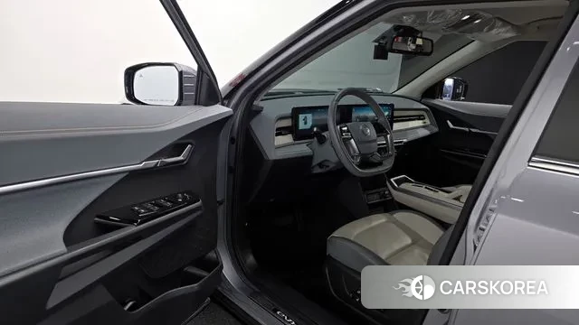 Ssangyong Torres EVX 2024 Светло-серебряный цвет из Кореи, фото 2