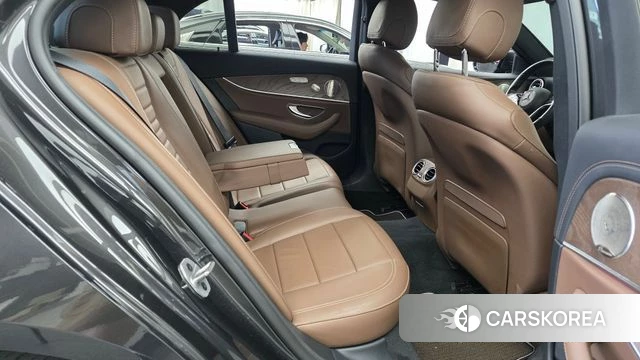 Mercedes-Benz E-Class W213 2022 Серый из Кореи, фото 2