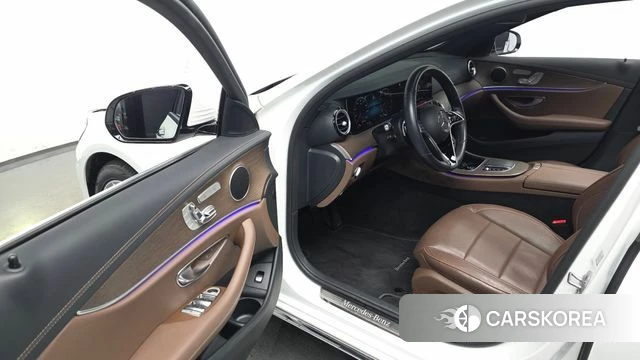 Mercedes-Benz E-Class W213 2022 Белый из Кореи, фото 2