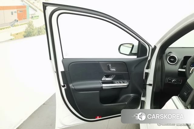 Mercedes-Benz Class B 2023 Белый из Китая, фото 2