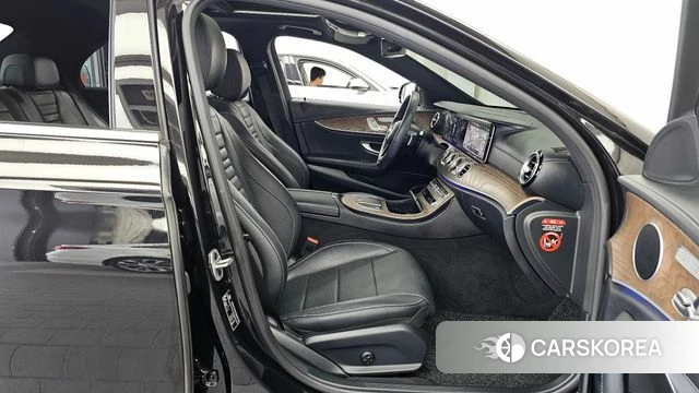 Mercedes-Benz E-Class W213 2021 Черный из Кореи, фото 2