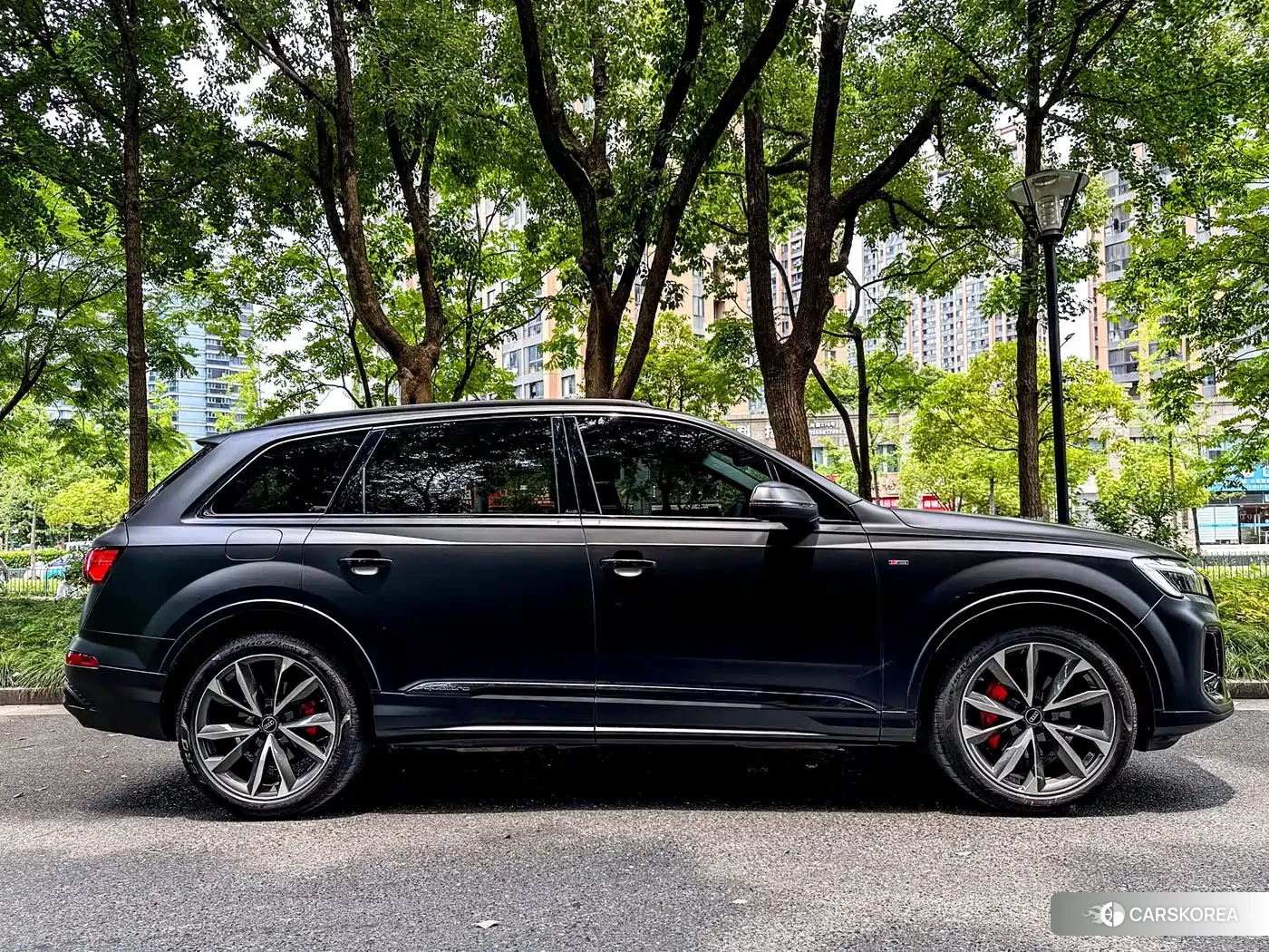 Audi Q7 2025 Черный из Китая, фото 2