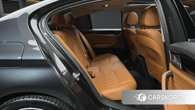 BMW 5 Series (G30) 2018 Серый из Кореи, фото 2