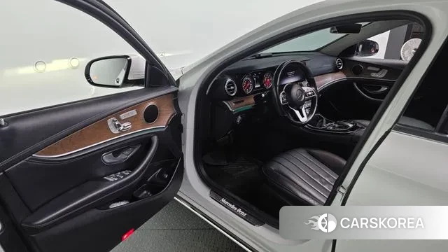 Mercedes-Benz E-Class W213 2019 Белый из Кореи, фото 2