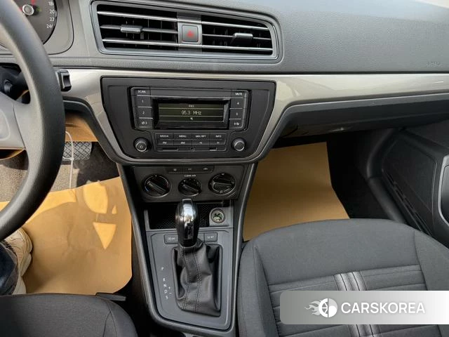 Volkswagen Lavida 2022 Белый из Китая, фото 2