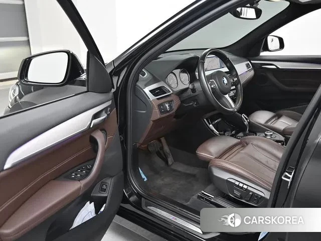 BMW X1 (F48) 2022 Черный из Кореи, фото 2