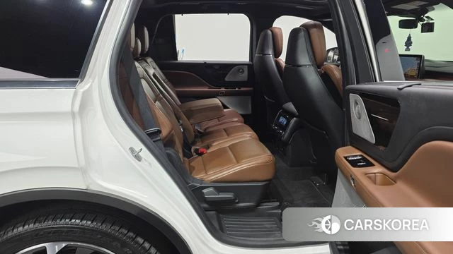 Lincoln Aviator 2nd generation 2022 Белый из Кореи, фото 2