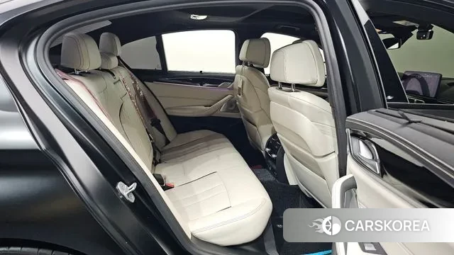 BMW 5 Series (G30) 2021 Черный из Кореи, фото 2