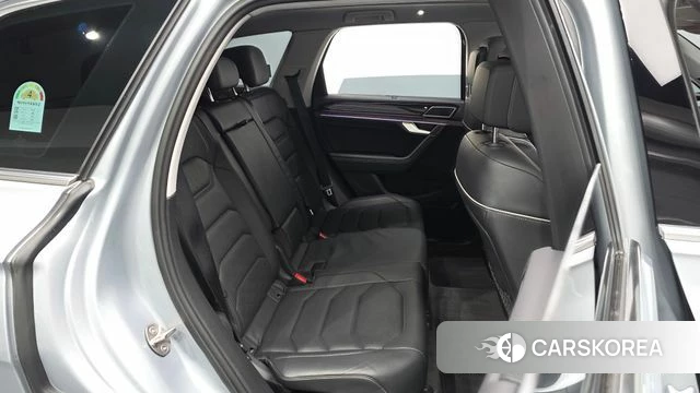Volkswagen Touareg 3rd generation 2024 Серебряный из Кореи, фото 2