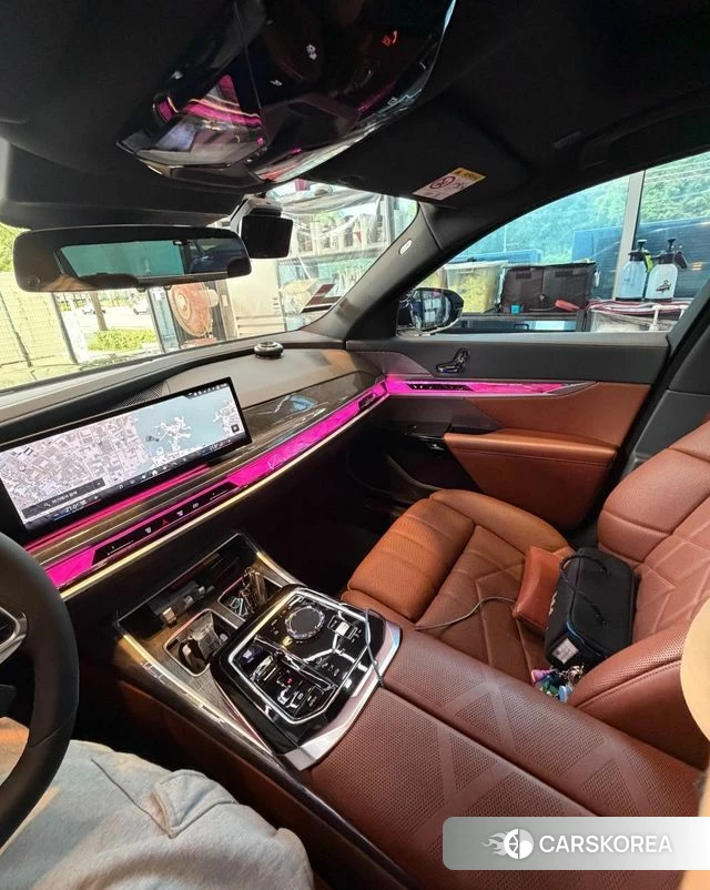 BMW 7 Series (G70) 2024 Черный двухцветный из Кореи, фото 2