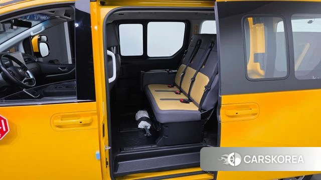 Hyundai Staria 2024 Желтый из Кореи, фото 2