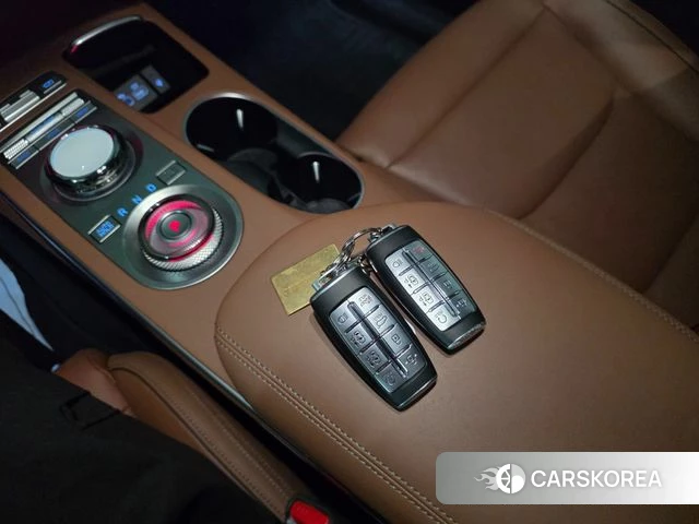Genesis GV70 2023 Черный из Кореи, фото 2