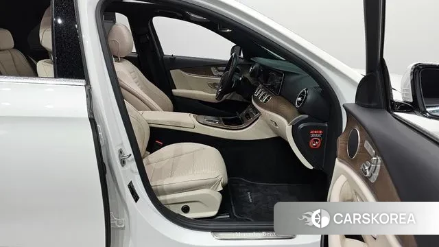 Mercedes-Benz E-Class W213 2021 Белый из Кореи, фото 2