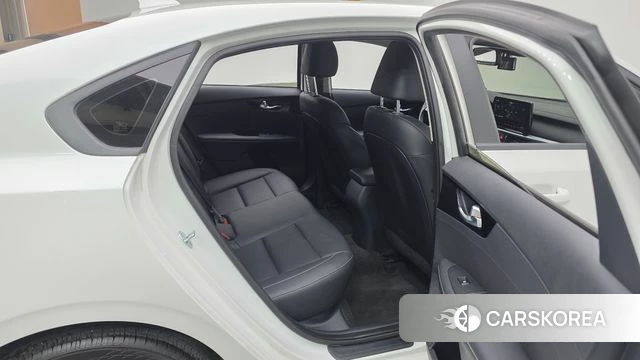 Kia The New K3 2nd generation 2023 Белый из Кореи, фото 2