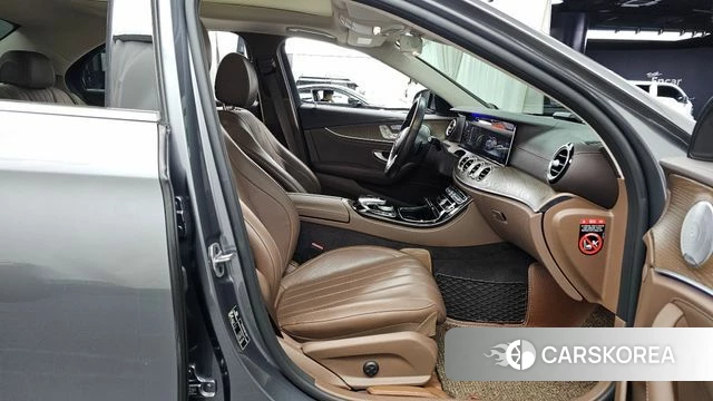 Mercedes-Benz E-Class W213 2019 Серый из Кореи, фото 2