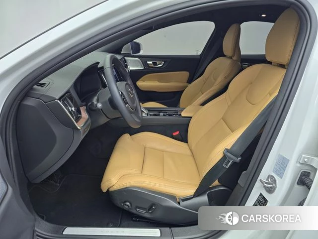 Volvo S60 3rd generation 2022 Белый из Кореи, фото 2