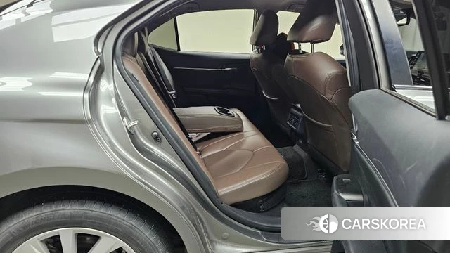Toyota Camry (XV70) 2023 Серый из Кореи, фото 2