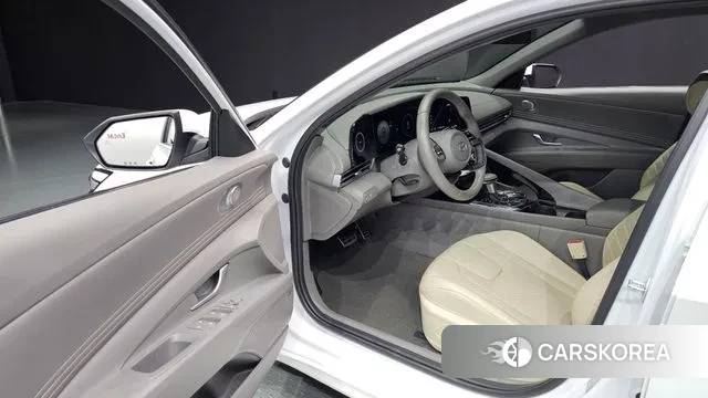 Hyundai The New Avante (CN7) 2023 Белый из Кореи, фото 2