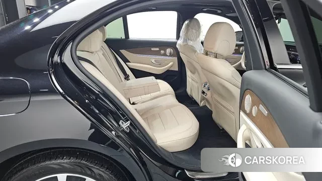 Mercedes-Benz E-Class W213 2021 Черный из Кореи, фото 2