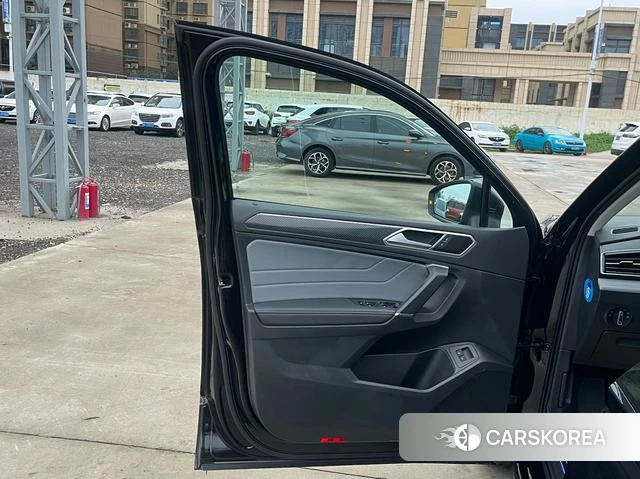 Volkswagen Tiguan L PHEV 2022 Черный из Китая, фото 2