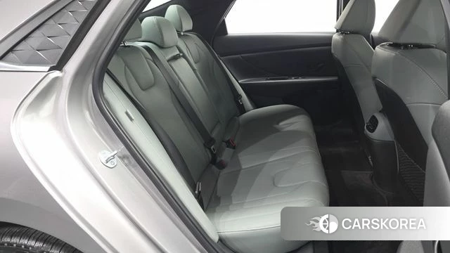 Hyundai The New Avante (CN7) 2023 Серебристо-серый из Кореи, фото 2