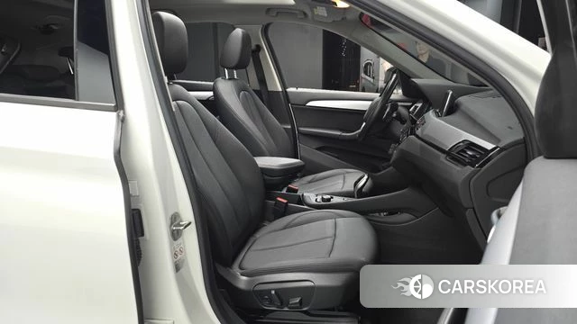 BMW X1 (F48) 2018 Белый из Кореи, фото 2