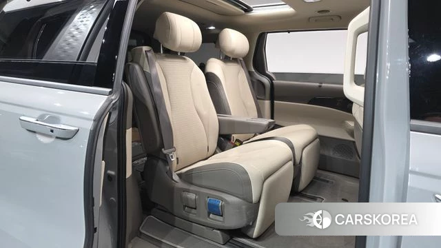 Kia The New Carnival 4th Generation 2024 Серебристо-серый из Кореи, фото 2