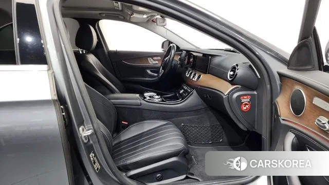 Mercedes-Benz E-Class W213 2020 Серый из Кореи, фото 2