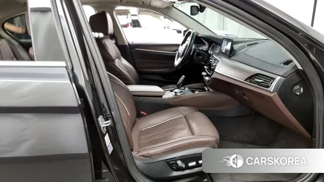 BMW 5 Series (G30) 2018 Серый из Кореи, фото 2