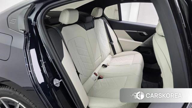 BMW 5 Series (G60) 2025 Черный из Кореи, фото 2