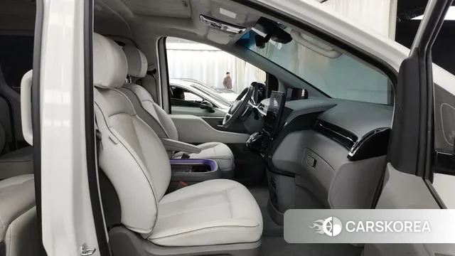 Hyundai Staria 2023 Белый из Кореи, фото 2