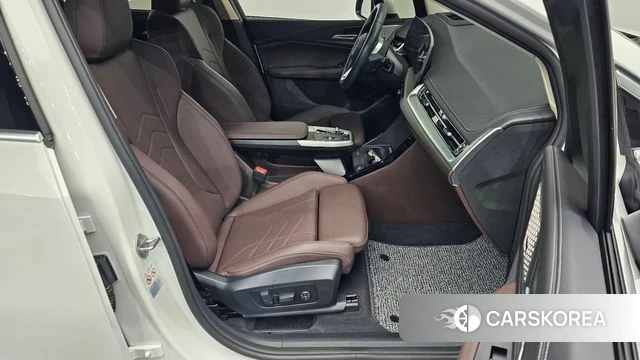 BMW 2 Series Active Tourer (U06) 2024 Белый из Кореи, фото 2