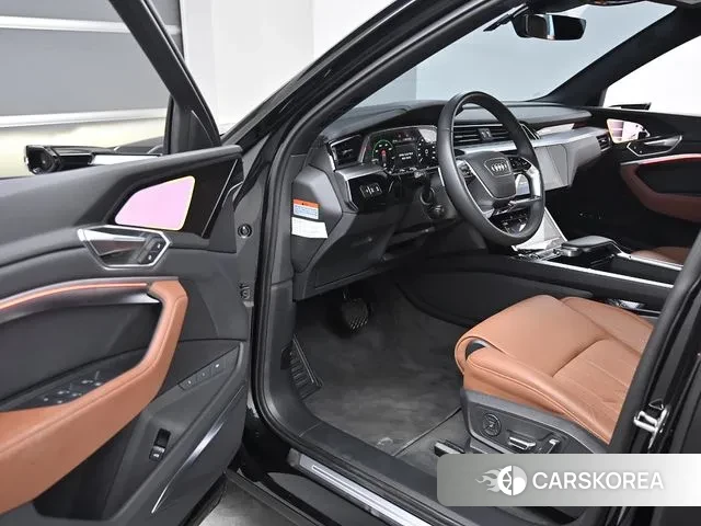 Audi e-Tron 2023 Черный из Кореи, фото 2