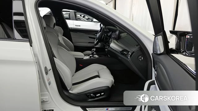 BMW M5 (F90) 2023 Белый из Кореи, фото 2