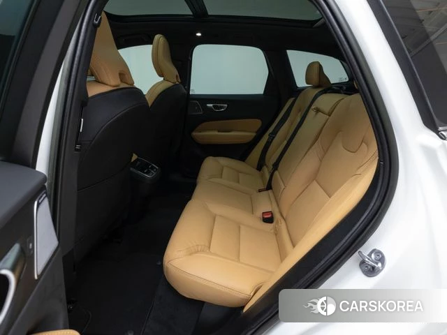 Volvo XC60 second Generation 2023 Белый из Кореи, фото 2