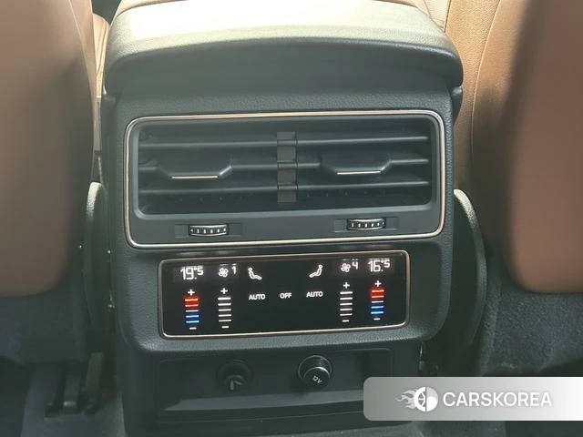 Audi Q7 2021 Черный из Китая, фото 2