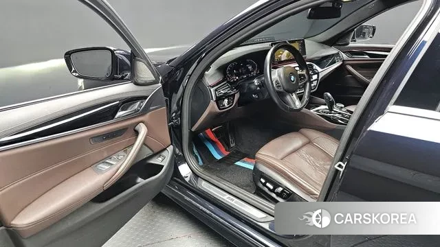 BMW 5 Series (G30) 2022 Черный из Кореи, фото 2