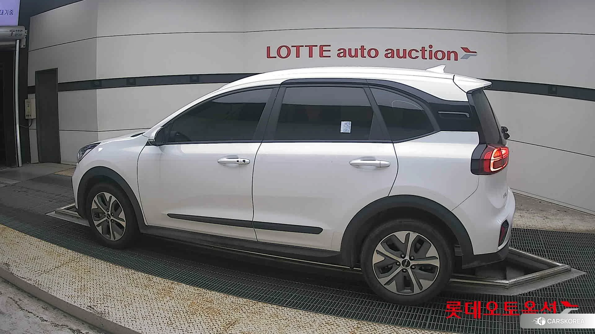 Kia Niro Plus 2023 Snow White Pearl (optional) из Кореи, фото 2