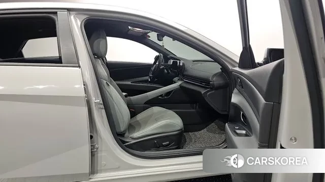 Hyundai The New Avante (CN7) 2024 Серебряный из Кореи, фото 2