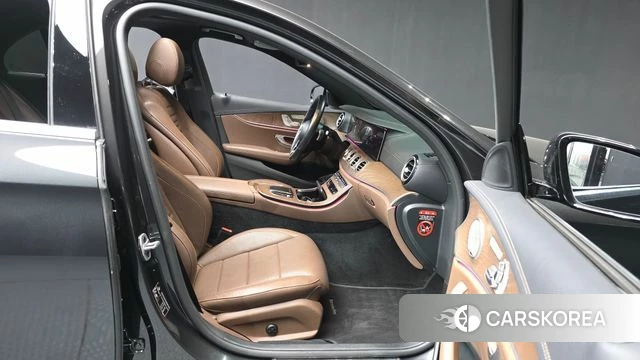 Mercedes-Benz E-Class W213 2021 Серый из Кореи, фото 2