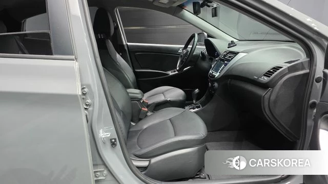 Hyundai Accent (New type) 2019 Серебристо-серый из Кореи, фото 2