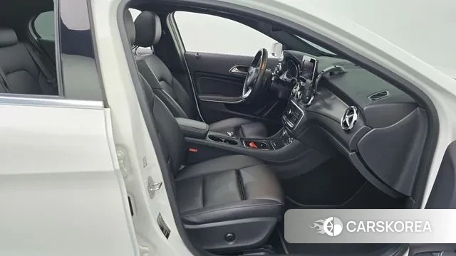 Mercedes-Benz GLA-Class X156 2018 Белый из Кореи, фото 2