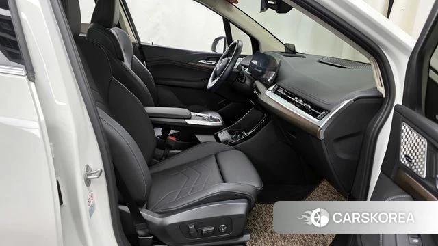 BMW 2 Series Active Tourer (U06) 2023 Белый из Кореи, фото 2