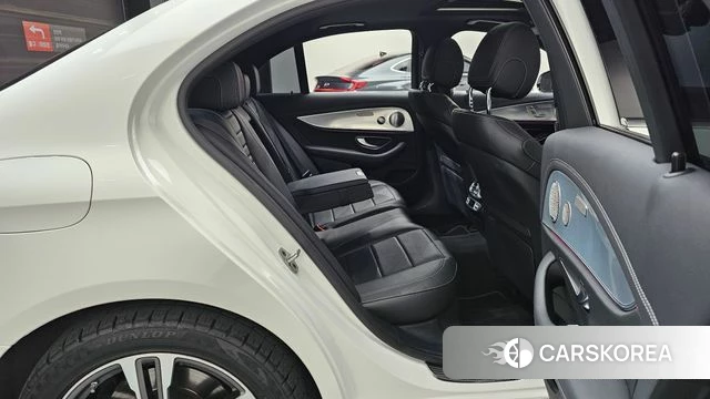 Mercedes-Benz E-Class W213 2021 Белый из Кореи, фото 2