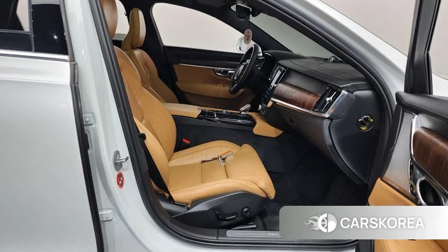 Volvo S90 2023 Белый из Кореи, фото 2