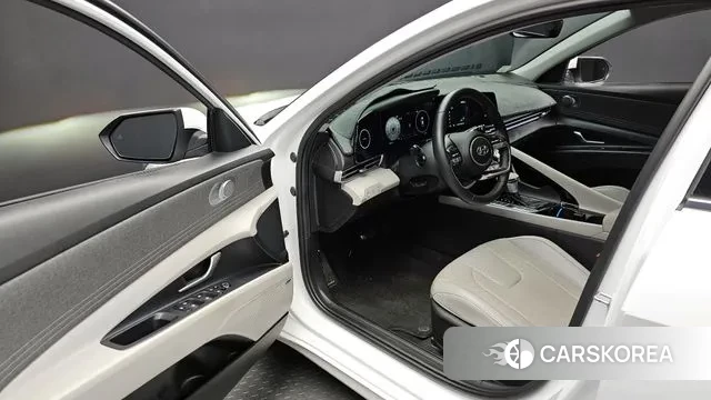 Hyundai Avante Hybrid (CN7) 2022 Белый из Кореи, фото 2