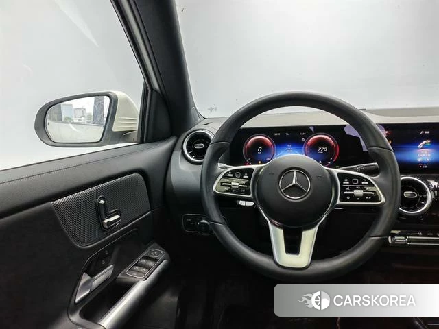 Mercedes-Benz GLA 2023 Белый из Китая, фото 2