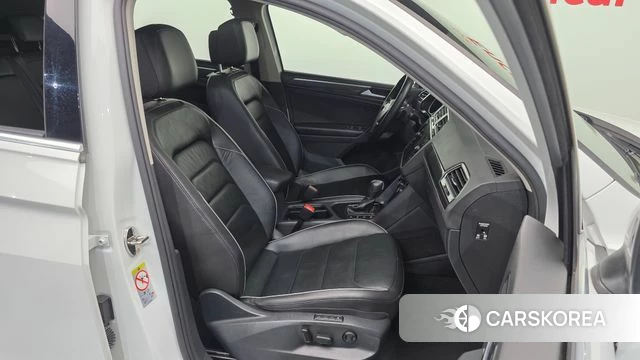 Volkswagen Tiguan second Generation 2020 Белый из Кореи, фото 2